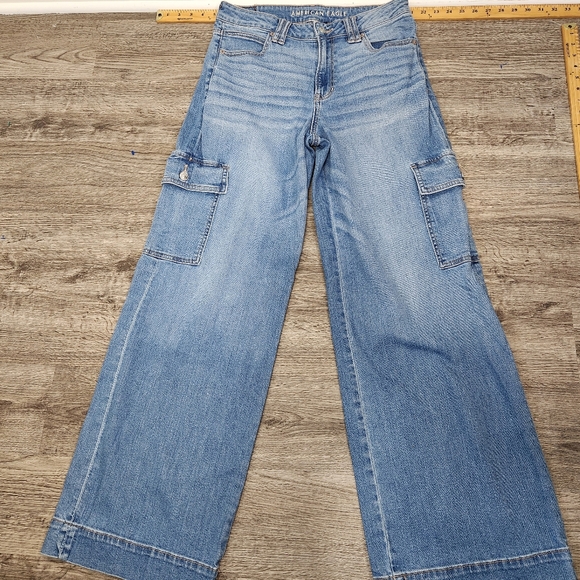 American Eagle Super High Rise Baggy Wide Leg Cargo Jeans Size 8 - Picture 2 of 13